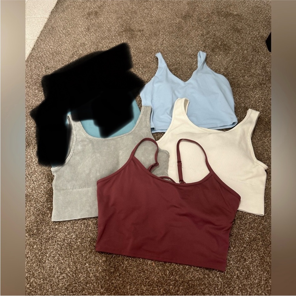 4- Women's Assorted Color work out/ cropped Tank Tops bundle all fit medium